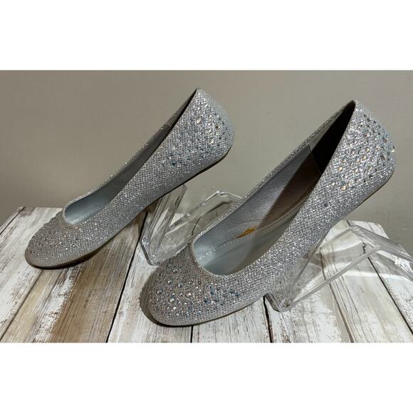 Hot Cakes‎ Women's Silver Bedazzled Ballet Flats Size 6.5 NWB - Picture 3 of 10
